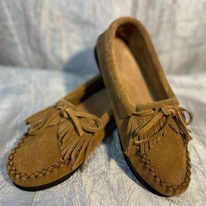 Laurentian Chief Canada eagle fringe tan moccasins NEW condition